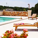 D'olivier Luxury By Rentbeat Vila